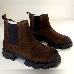 *BRAND NEW* UO Lorenzo Chelsea outdoor boots
